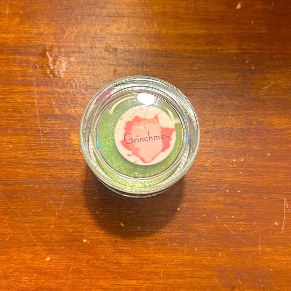 “Grinchmas” color of Peppi Dip Powder